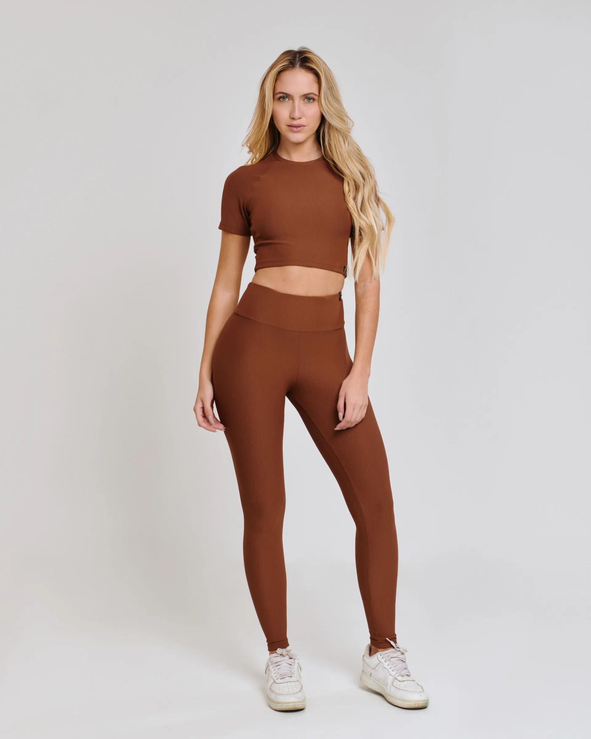 Cropped Canelado Eleva Marrom