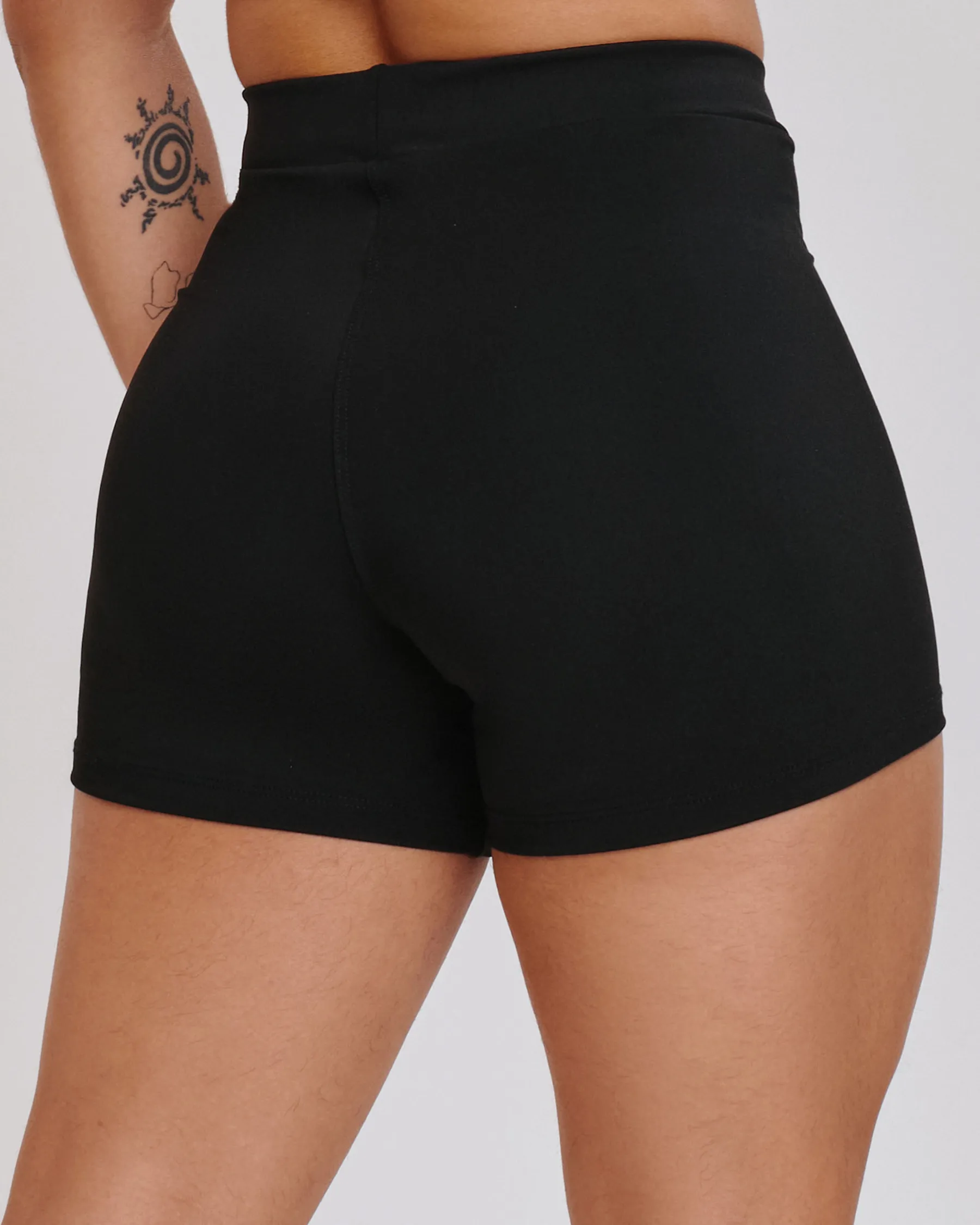 Short Isa Preto