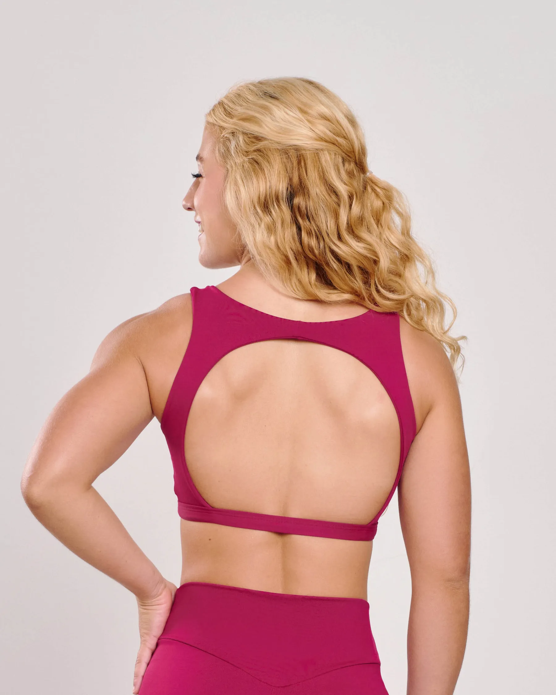 Top Cropped Aura Cereja Ju Mamute